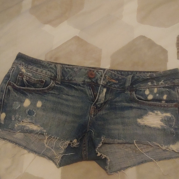 Shorts - Picture 2 of 3